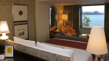 Leela Palace Udaipur Staff Member Entered Room While Couple Was In Washroom