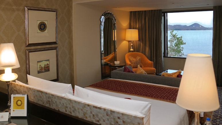 Leela Palace Udaipur Staff Member Entered Room While Couple Was In Washroom