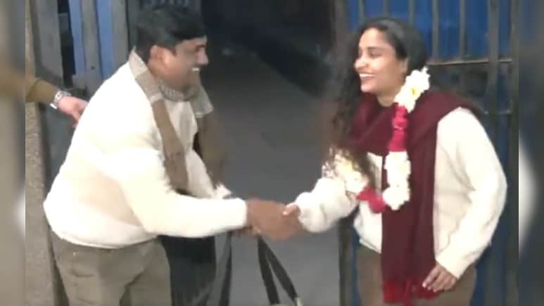 2020 दिल्ली दंगों के आरोपी गुलफिशा फातिमा सहित चार लोग जेल से हुए रिहा, सामने आया वीडियो