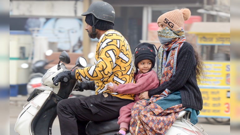 MP Weather: कंपकंपा देने वाली ठंड का कहर जारी, इन जिलों में घने कोहरे की चेतावनी; जानिए IMD का अपडेट