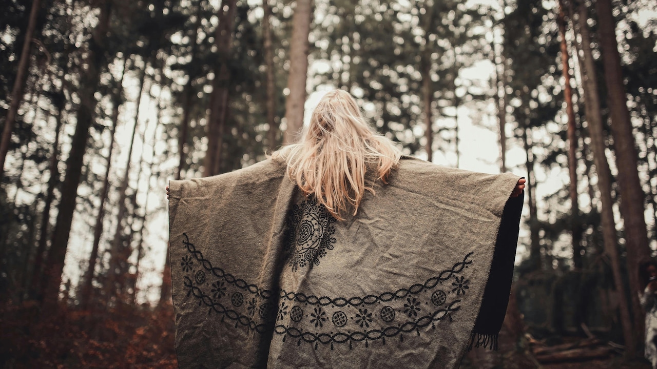 Shawl Slipping Off? This Is Why It Happens And How To Keep It in Place Shawl Slipping Off? This Is Why It Happens And How To Keep It in Place