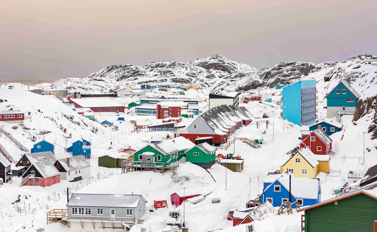 Who Lives In Greenland?