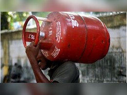 गैस सिलेंडर की होम डिलीवरी में पैसे ज्यादा लिए जाएं तो कहां शिकायत करें? जान लें जरूरी बात