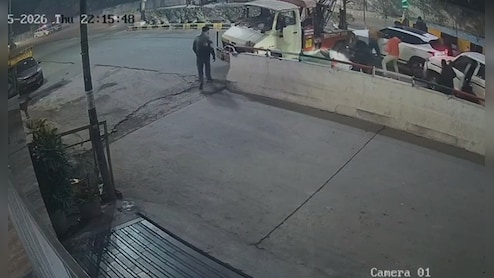 दिल्ली : 50 से ज्यादा कार चोरी में शामिल रहे गैंग को फिल्मी स्टाइल में दबोचा, देखें VIDEO