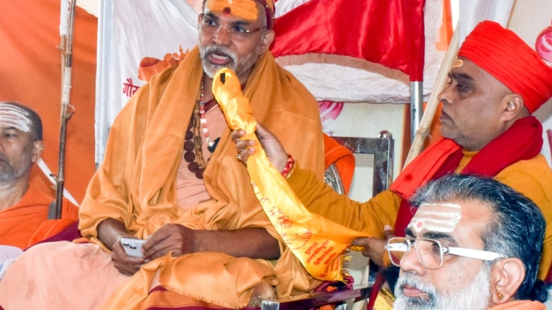 40 दिन में गौ माता को राज्य माता घोषित करें नहीं तो...  शंकराचार्य ने योगी सरकार को दिया अल्टीमेटम