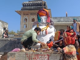 Makar Sakranti 2026: मकर संक्रांति पर पुष्कर के इस अनूठे मंदिर में उमड़ी भीड़, यहां पगड़ीधारी धर्मराज करते हैं वराह की पहरेदारी