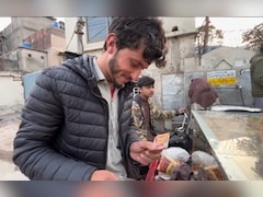 भारतीय नोट देखते ही ठिठक गया पाकिस्तानी दुकानदार, कुछ देर तक बस देखता ही रह गया, देखें रिएक्शन