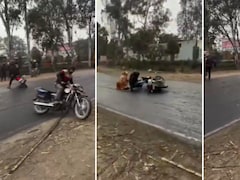 बारिश और शुगर मिल की गंदगी...इस सड़क पर जो आया वही फिसलता चला गया-VIDEO