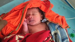 कांटों में फेंका फूल सा बेटा: मां-बाप चाहकर भी नहीं तोड़ पाए मासूम के सांसों की डोर, बोरी में बंद देख पसीजा लोगों का दिल