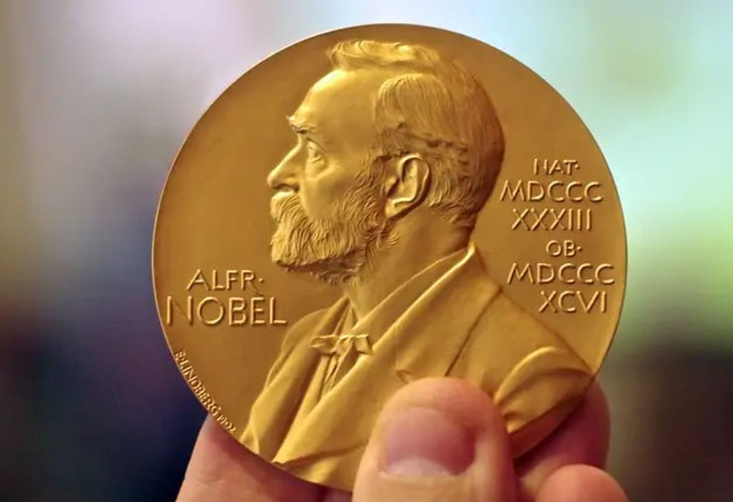 वेनेजुएला की विपक्षी नेता मारिया कोरीना मचाडो ने अपना नोबेल पदक ट्रंप को भेंट कर दिया है. 