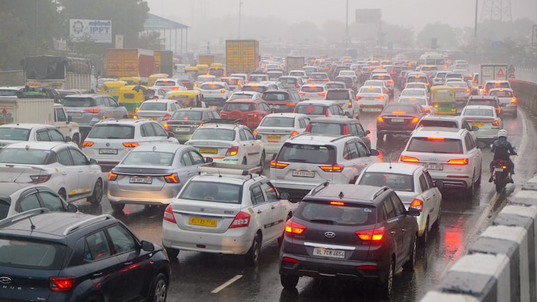 Rain Alert: आज आंधी-बारिश हिला देगी, दिल्ली NCR में फिर बदलेगा मौसम, उत्तर भारत में बिजली के साथ ओला भी गिरने की चेतावनी