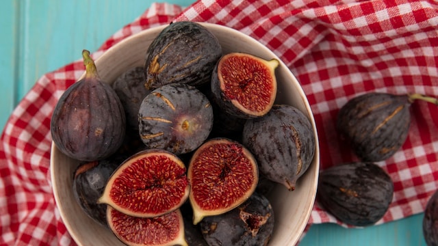 Fresh fig fruit or dried figs can help offer wide-ranging health benefits