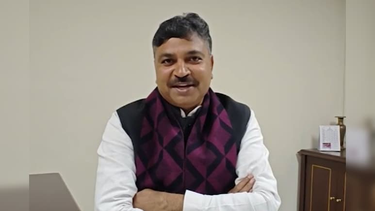 जूली का बीजेपी पर वार, पूछा सवाल- जो सरकार किताब और दवाई का पैसा नहीं दे पा रही, वो मनरेगा का फंड कैसे देगी?