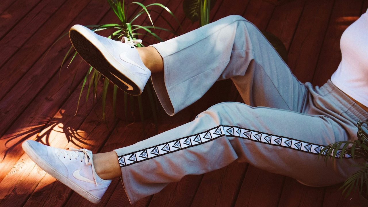 Travel-Friendly Trousers: 7 Everyday Styles That Make Long Commutes Easier. Travel-Friendly Trousers: 7 Everyday Styles That Make Long Commutes Easier.