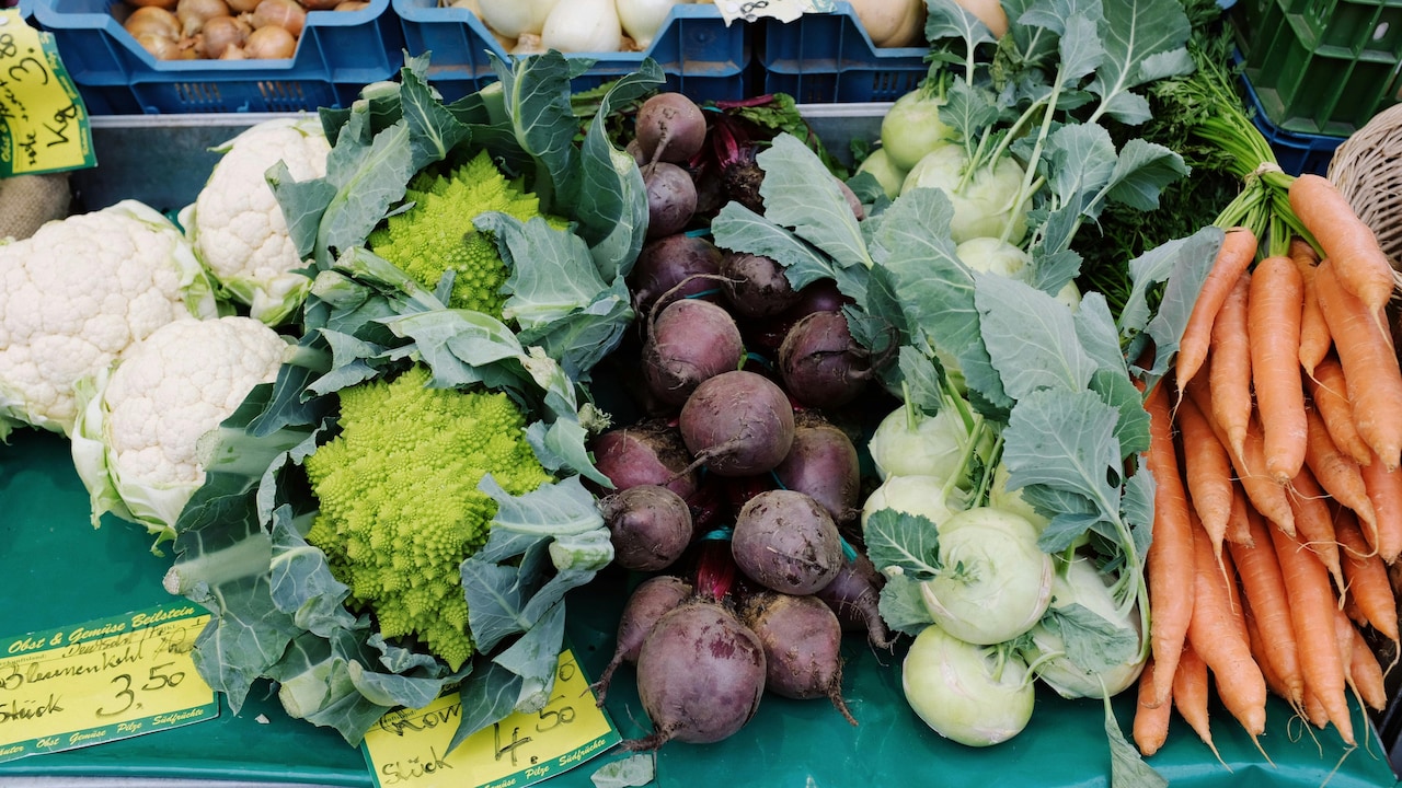 Green aesthetics do not guarantee organic authenticity.