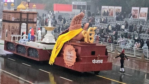 गणतंत्र दिवस पर गुरु तेग बहादुर साहिब की शहादत को समर्पित पंजाब की झांकी