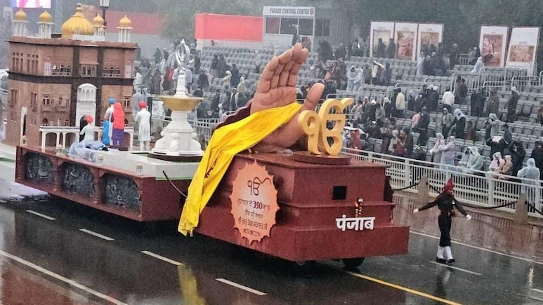 गणतंत्र दिवस पर गुरु तेग बहादुर साहिब की शहादत को समर्पित पंजाब की झांकी