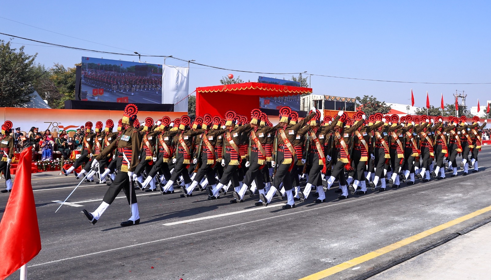 जयपुर में परेड का आयोजन जयपुर की ऐतिहासिक महल रोड पर किया गया.