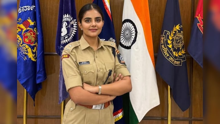 ग्लैमर की दुनिया छोड़ चुनी 'खाकी': बॉलीवुड एक्ट्रेस से कम नहीं है इस IPS की खूबसूरती