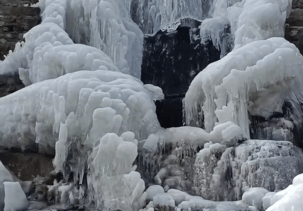 हिमाचल में गलन वाली सर्दी से बुरा हाल,  लाहौल-स्पीति में माइनस में पारा; झरने तक जम गए