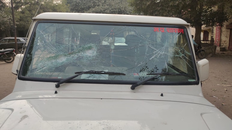 मुरैना में नगर निगम मदालखत दस्ता प्रभारी पर लाठी-डंडों से हमला, शासकीय वाहन तोड़ा, जान से मारने की धमकी