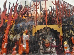 अद्भुत! ईडाणा माता की प्रतिमा के पास स्वयं प्रज्वलित हुई अग्नि, भस्म हुई चुनरी-पोशाक; पर आभूषणों को आंच तक नहीं