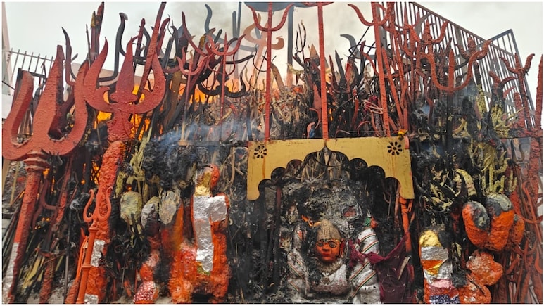 अद्भुत! ईडाणा माता की प्रतिमा के पास स्वयं प्रज्वलित हुई अग्नि, भस्म हुई चुनरी-पोशाक; पर आभूषणों को आंच तक नहीं