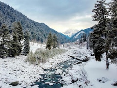 From Leh To Manali: 5 Indian Tourist Spots Where You Can See Snow Right Now