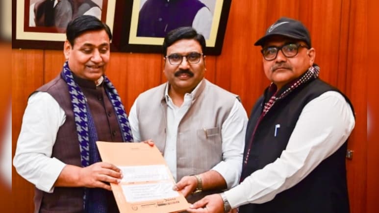 Rajasthan: चौमू में मस्जिद के पास हुए विवाद का मामला, कांग्रेस फैक्ट फाइंडिंग कमेटी ने PCC चीफ़ को सौंपी रिपोर्ट&nbsp;