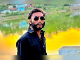 पहले गले लगाया, फिर चाकू मारकर की हत्या; एक आरोपी गिरफ्तार, दूसरे की तलाश जारी