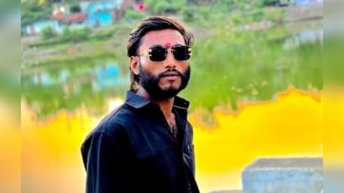 पहले गले लगाया, फिर चाकू मारकर की हत्या; एक आरोपी गिरफ्तार, दूसरे की तलाश जारी