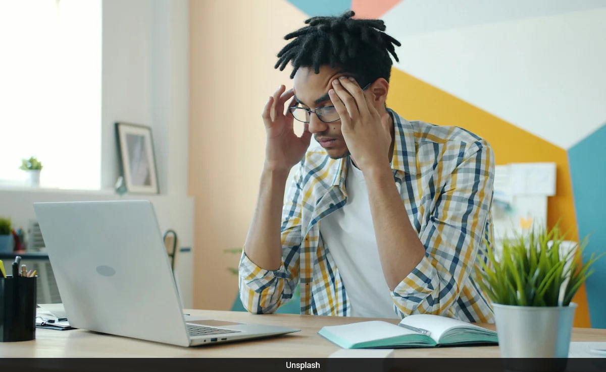 Worker Caught Scrolling on Reddit During Overtime