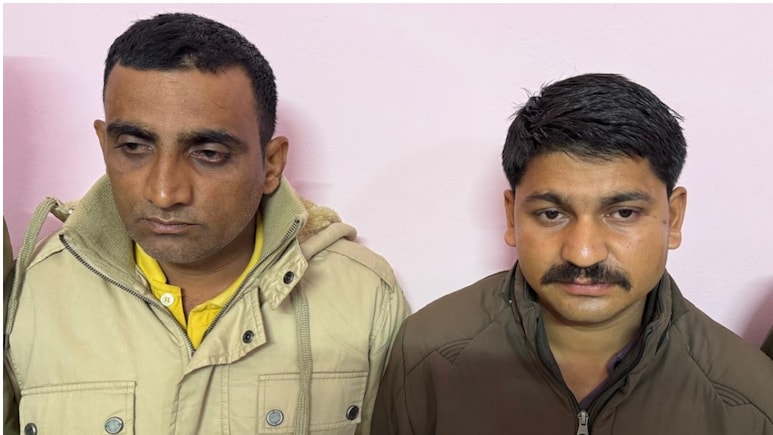 Dungarpur ACB Trap: राजस्थान में ACB की बड़ी कार्रवाई, गाड़ी में 1.50 लाख रुपये की रिश्वत लेते 2 पुलिसकर्मी रंगे हाथ गिरफ्तार; रुपये गायब!