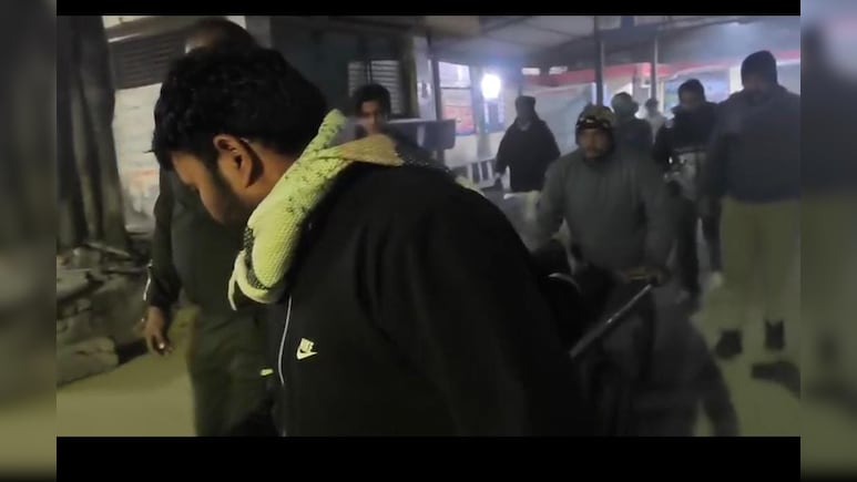 Ratlam: थाना से चंद कदम दूर ताबड़तोड़ चाकूबाज़ी, चीख पुकार के बीच भी सोती रही GRP पुलिस