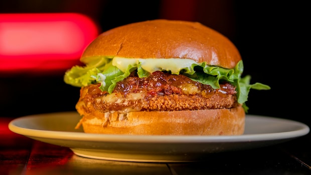 Craving Burgers But Counting Calories? This Healthy Kerala-Fried Chicken Burger Is Your Answer