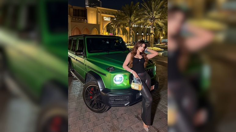 उर्वशी रौतेला ने अपनी लग्जरी कारों के कलेक्शन से इंटरनेट पर मचाया तहलका