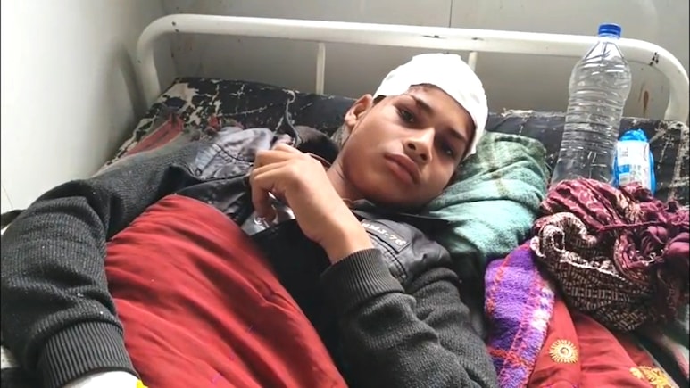 VIDEO: शराब के नशे में शैतान बना बेटा! माता-पिता और भतीजे को लहूलुहान किया, बचाने आए सिपाही का भी सिर फोड़ा