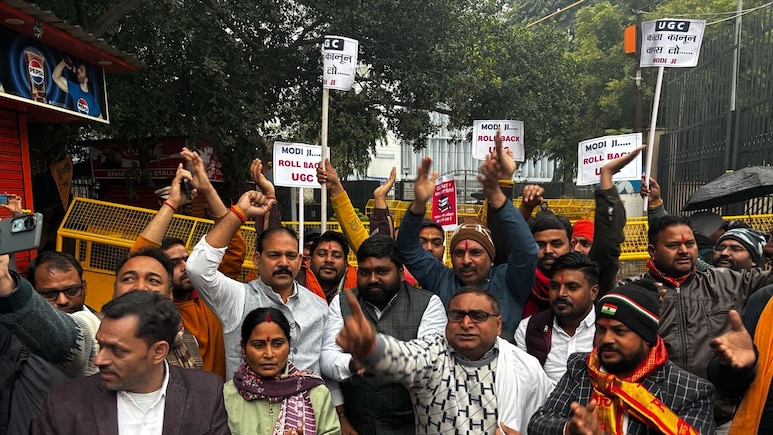 यूजीसी विवाद में कूदे एक और अधिकारी, बलिया के अपर जिलाधिकारी बोले- जब जाति ही नहीं रहेगी