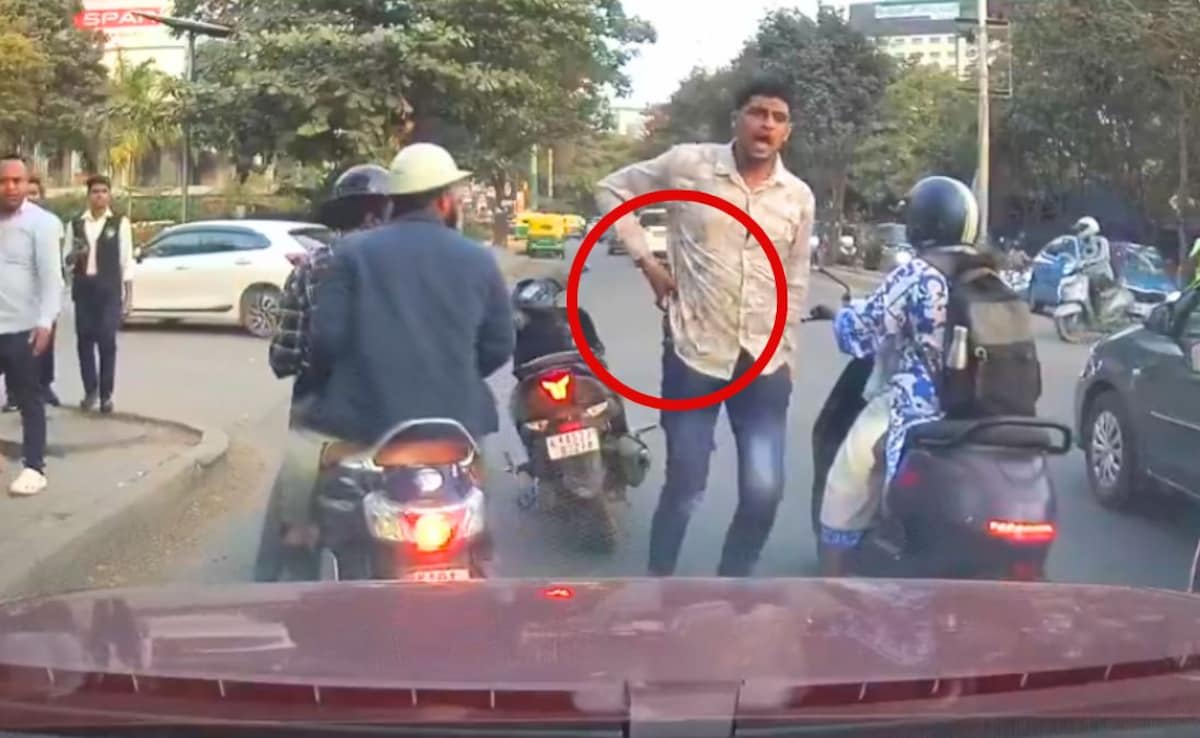 Video: Biker Pulls Out Knife, Threatens Car Driver In Bengaluru Road Rage