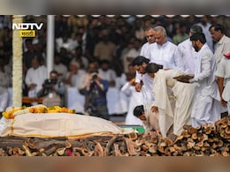 Ajit Pawar: 'अजित दादा अमर रहे', 'अजित दादा परत या' म्हणत अजित पवारांना अखेरचा निरोप, काटेवाडी गावात शोककळा