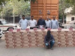 गुजरातकडे जाणाऱ्या कंटेनरमध्ये आढळले  बिअरचे 400  बॉक्स अन् बरंच काही..पोलिसांनी आरोपीची नशाच उतरवली