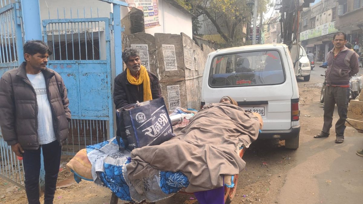 No Ambulance, Elderly Man Carries Wife On Cart In Madhya Pradesh; She Dies