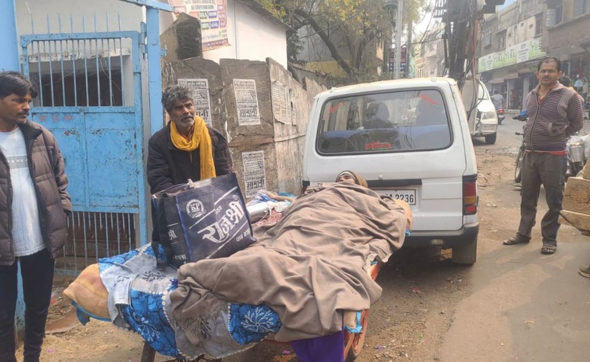 No Ambulance, Elderly Man Carries Wife On Cart In Madhya Pradesh; She Dies