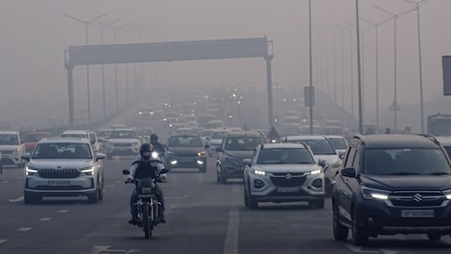 नोएडा में मौसम ले रहा गजब फिरकी, इधर बच्चों की ऑनलाइन क्लास, उधर कोहरा ही गायब