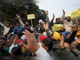 गुरु साहिब के अपमान पर AAP का हल्ला बोल,मंत्री कपिल मिश्रा का मांगा इस्तीफा