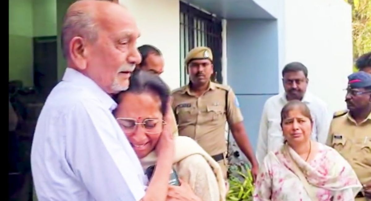 अजित दादा के निधन पर फूट-फूटकर रोईं सुप्रिया सुले, पत्नी को बंधाया ढांढस