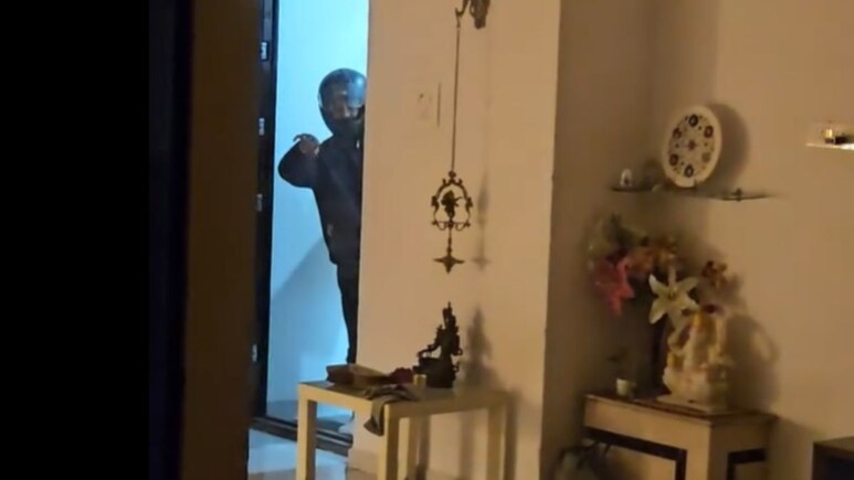 Pune News: बाल्कनीत अडकलेल्या तरुणांची सुटकेसाठी भन्नाट आयडिया,&nbsp;'ब्लिंकीट' डिलिव्हरी बॉय बनला तारणहार