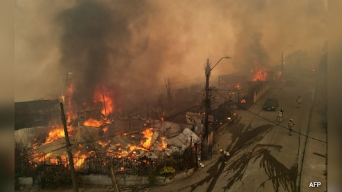 कोलकाता आग हादसे में मौत का आंकड़ा 19 तक पहुंचा, कई अब भी लापता, ममता बनर्जी ने किया मुआवजे का ऐलान