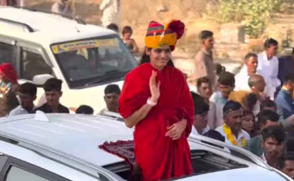 अनुयायियो के साथ साध्वी प्रेम बाइसा अनुयायियो के साथ साध्वी प्रेम बाइसा