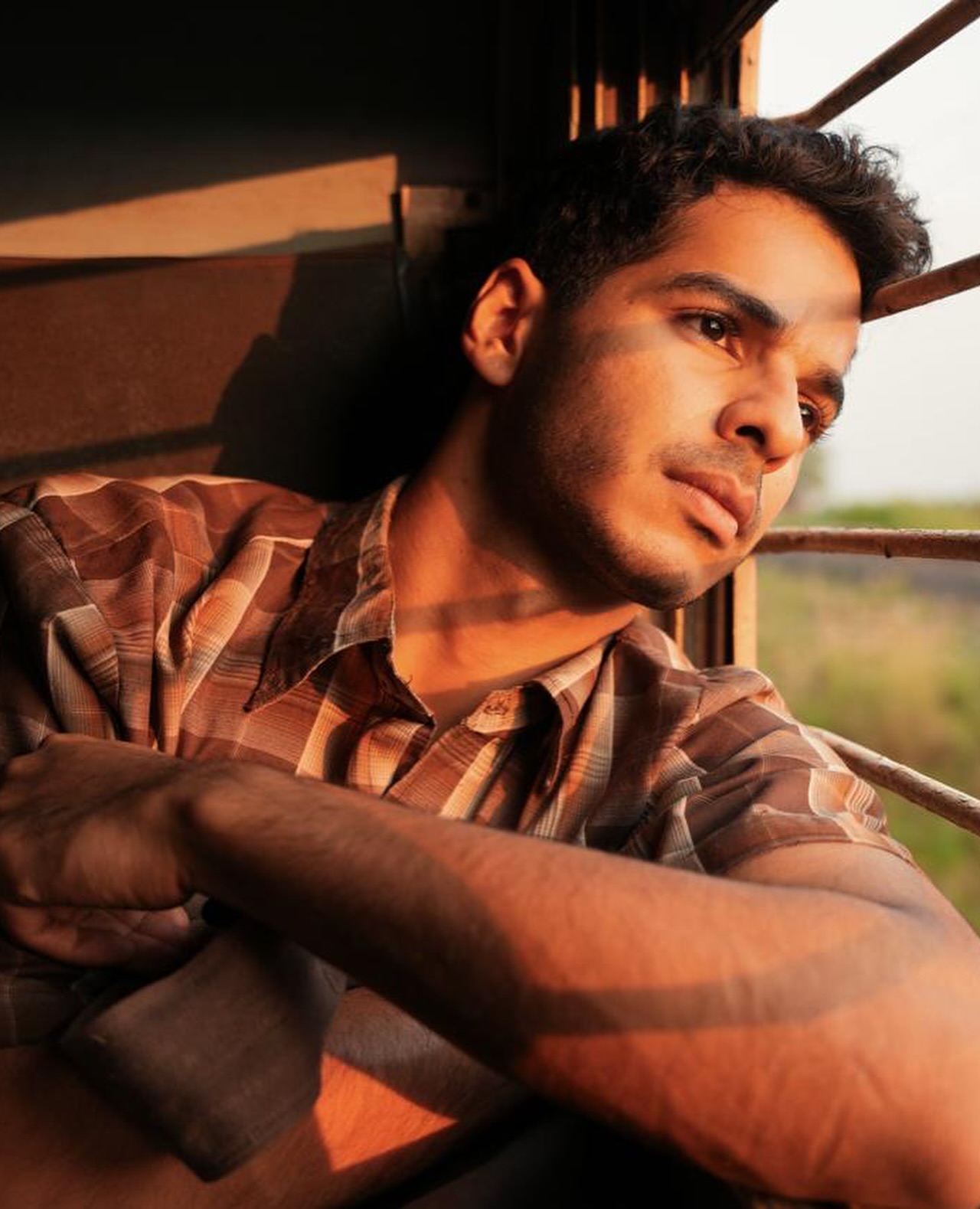 Ishaan Khatter Kicks Off New Year On A High, Heads To The US For <i>Homebound's</i> Oscar Promotions